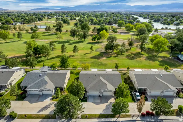 33 Clubhouse Dr, Stansbury Park, UT 84074 - #2