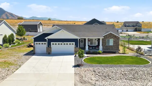 1266 E Blue Moon Dr N, Lake Point, UT 84074