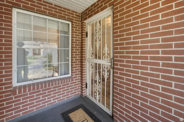 266 W Meadow Ln, Centerville, UT 84014 - #3
