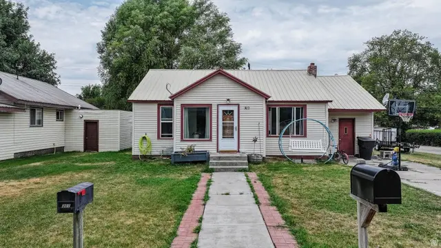 302 S 1st W W, Grace, ID 83241 - #1
