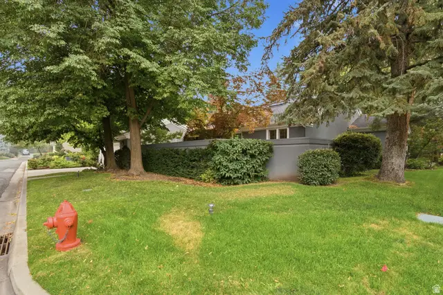 6184 S Tall Oaks Ln E, Cottonwood Heights, UT 84121 - #2