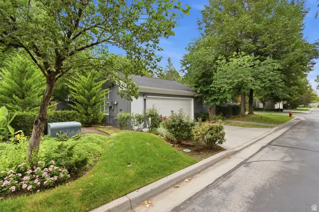 6184 S Tall Oaks Ln E, Cottonwood Heights, UT 84121 - #3