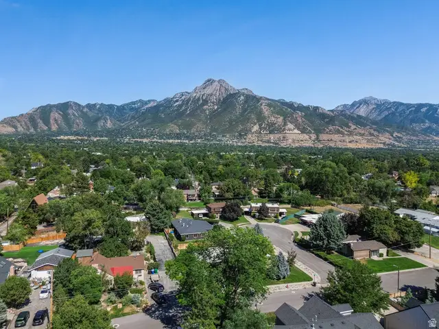 4547 S Tanglewood Dr, Holladay, UT 84117 - #2