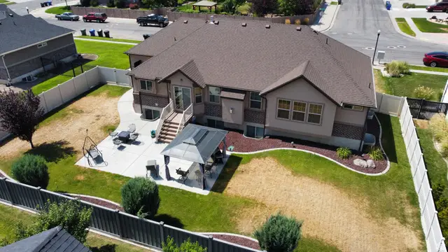 1201 S Shotley Bridge Dr, Syracuse, UT 84075 - #2