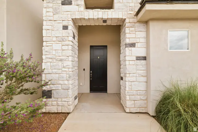 567 N Staci Dr, Hurricane, UT 84737 - #3