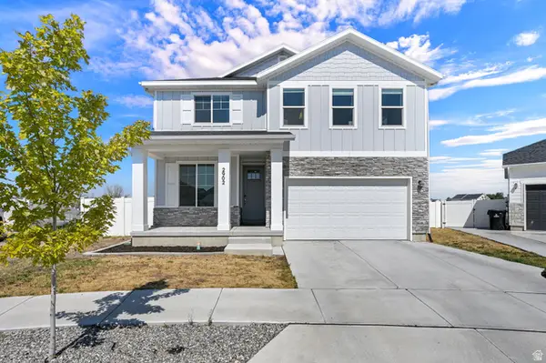 2902 W North Shore Dr S, Syracuse, UT 84075