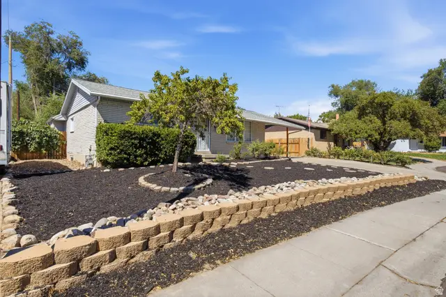 96 W Paula Dr, Sandy, UT 84070 - #2