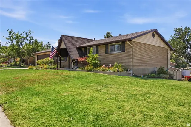 4407 S Vista Dr E, South Ogden, UT 84403 - #2