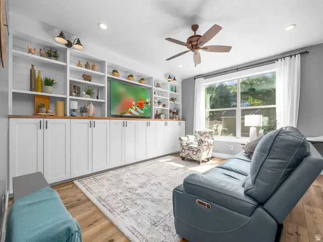 9203 S Brighton Dr, Sandy, UT 84070 - #3