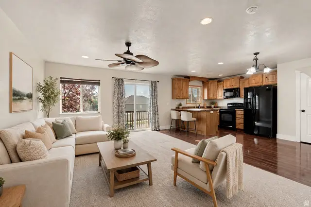 641 W Saratoga Chase Dr, Saratoga Springs, UT 84045 - #3
