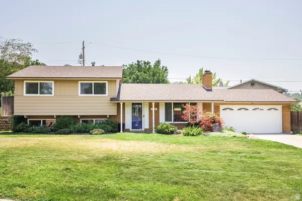 208 N Oakleaf Ln, North Salt Lake, UT 84054