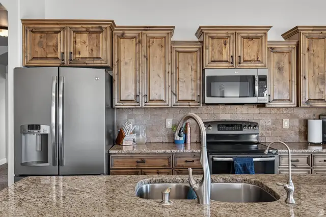 425 E Meadow Lark Ln, Elk Ridge, UT 84651 - #3