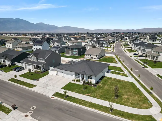 1611 E Cottontail Dr, Eagle Mountain, UT 84005 - #3