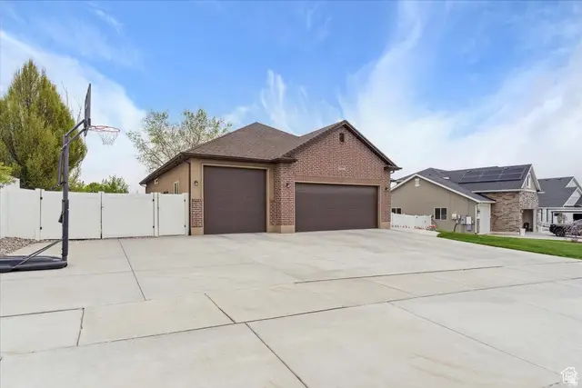 1330 E 850 N, Layton, UT 84041 - #2