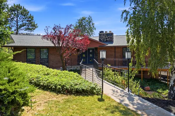 102 E Oakridge Dr S, Bountiful, UT 84010