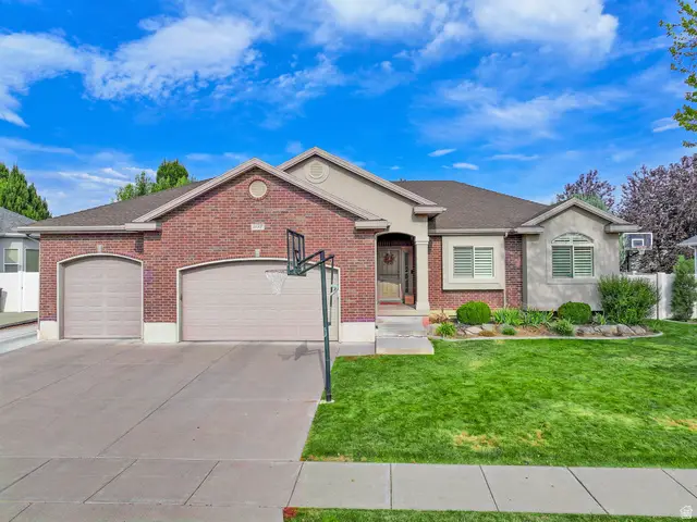 1087 Banbury Dr, Syracuse, UT 84075 - #1