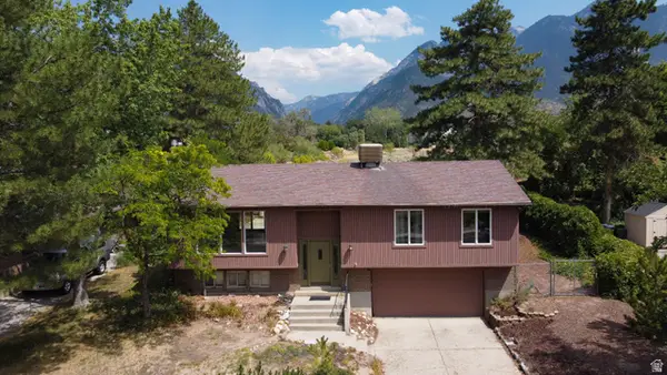 9775 S Granite View Dr, Sandy, UT 84092