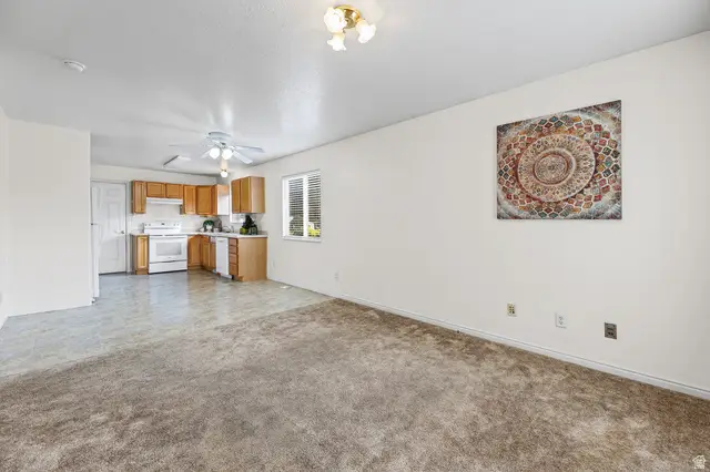 438 W Plum Pl, Saratoga Springs, UT 84045 - #3