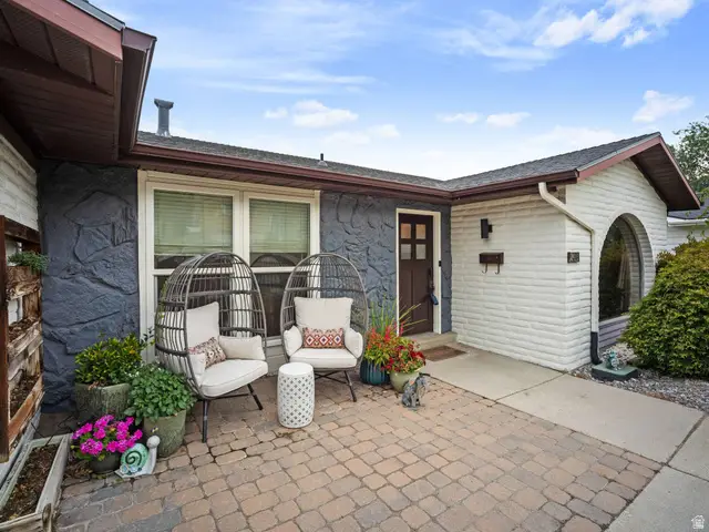 2415 E Campus Dr, Cottonwood Heights, UT 84121 - #2