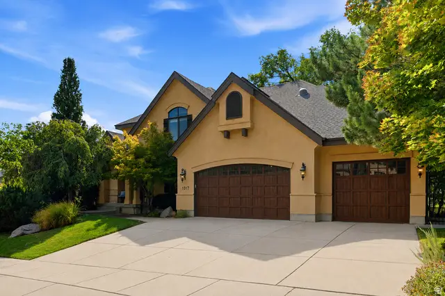 1017 N Oakridge Dr, Farmington, UT 84025 - #1