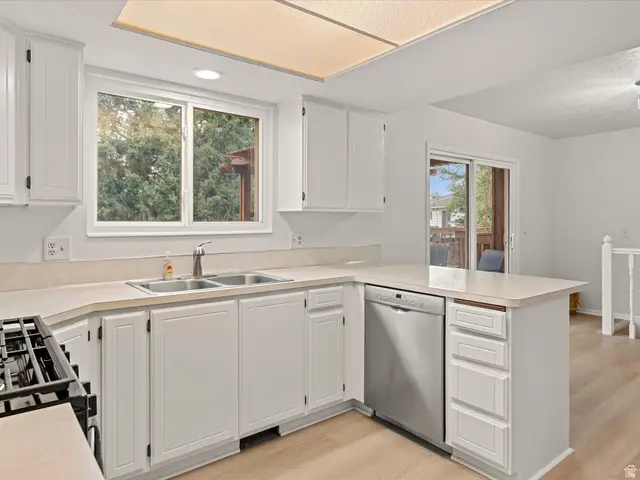 339 Carol Dr, Layton, UT 84041 - #3