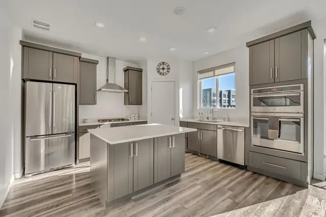 717 W Wynwood Dr, Murray, UT 84123 - #3