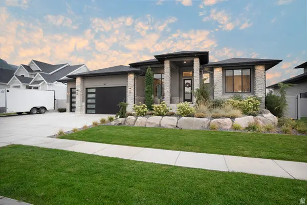 667 W Hidden Farm Dr, Farmington, UT 84025