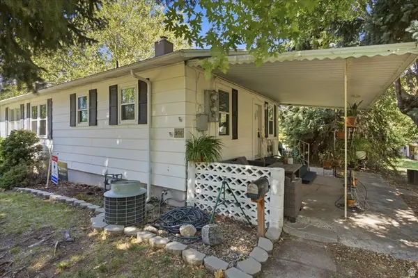 906 Grandview Dr, Ogden, UT 84403