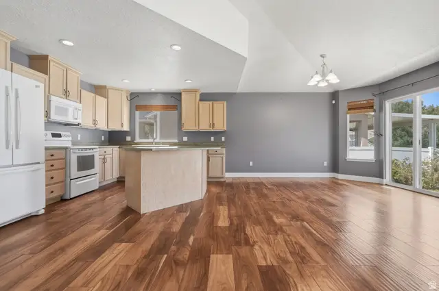 6952 W Hunter Valley Dr, West Valley City, UT 84128 - #3