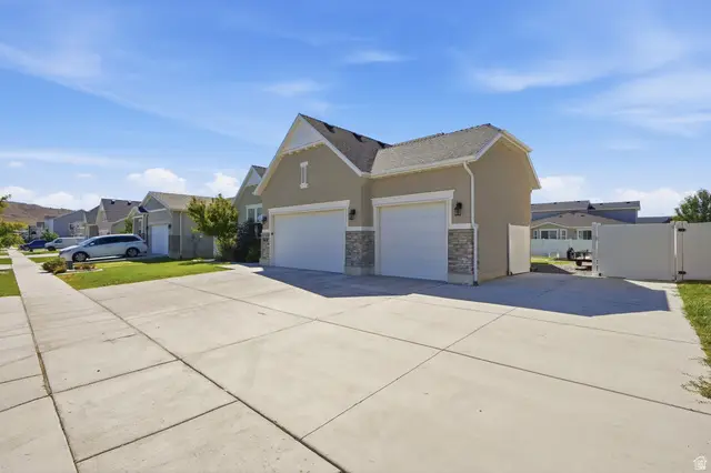 1422 E Lowe Peak Dr, Eagle Mountain, UT 84005 - #2