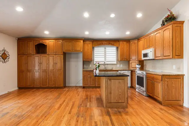 1207 W Bryce Jeffery Dr, Riverton, UT 84065 - #2
