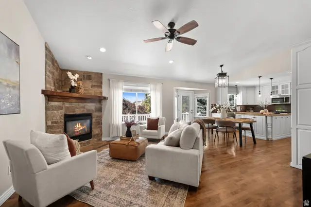 7920 S Pear Tree Cir, Sandy, UT 84094 - #2