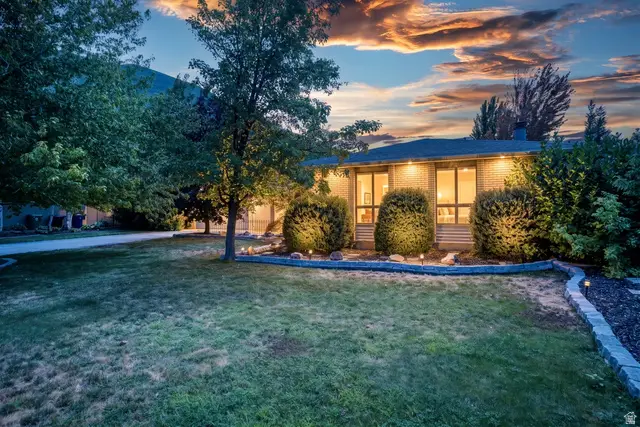 3704 E Brighton Point Dr S, Cottonwood Heights, UT 84121 - #3