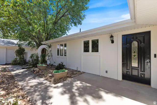 8191 N Sapphire Dr, Saint George, UT 84770 - #3