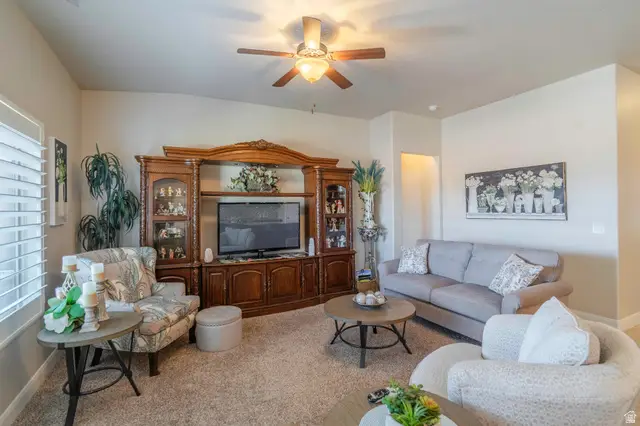 1068 N Lesa Ln, Washington, UT 84780 - #3