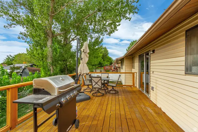 1029 N Walburk Ave E, Layton, UT 84040 - #3