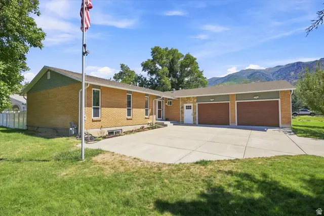 2407 E Country Oaks Dr, Layton, UT 84040 - #2