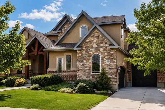10656 S Crescent Dr, Sandy, UT 84070 - #2