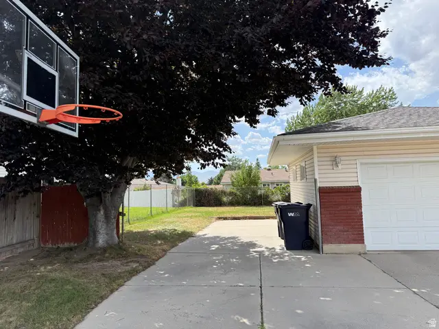 10802 S Jason Dr, Sandy, UT 84094 - #2