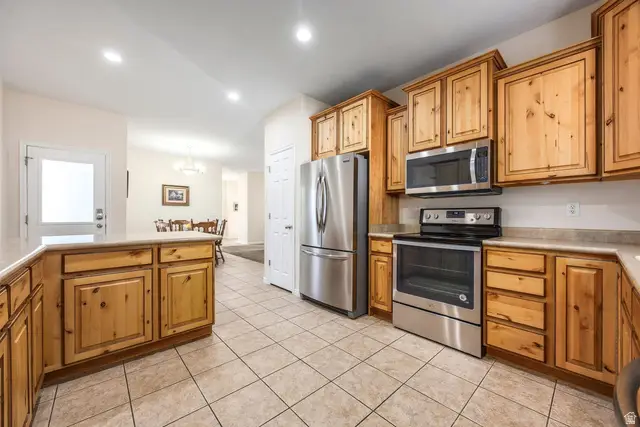 5271 W Swift Water Way, West Jordan, UT 84081 - #3