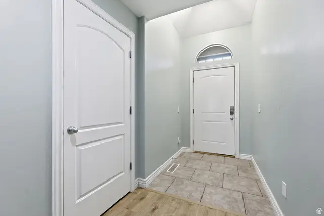 7176 S Villa Place Dr E, Midvale, UT 84047 - #2