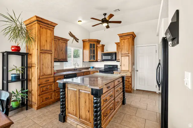 172 E 100 S, Ivins, UT 84738 - #2
