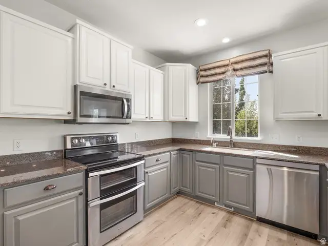 557 W Pumpkin Patch Dr, Saratoga Springs, UT 84045 - #3