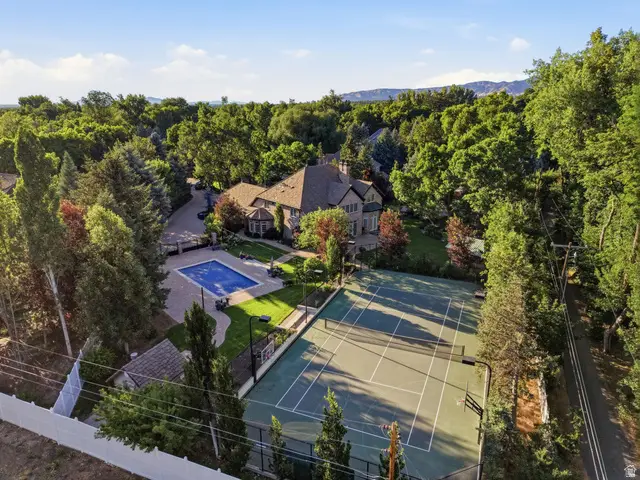 5579 Walker Woods Ln, Holladay, UT 84117 - #3