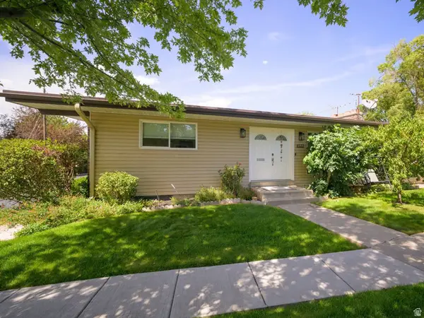 4533 S Tanglewood Dr E, Holladay, UT 84117