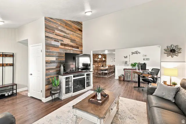 1018 E 5625 S, South Ogden, UT 84405 - #3