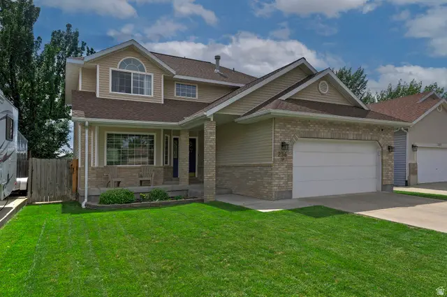 236 E Ashbrook Cir, Midvale, UT 84047 - #1
