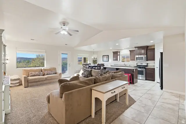 1025 N Ruby Pl, Washington, UT 84780 - #3