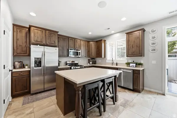 1056 W Stonehaven Dr, North Salt Lake, UT 84054