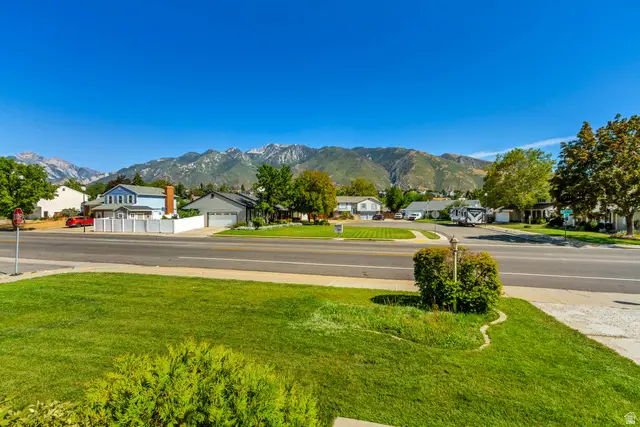 11878 S Hidden Valley Dr E, Sandy, UT 84094 - #2